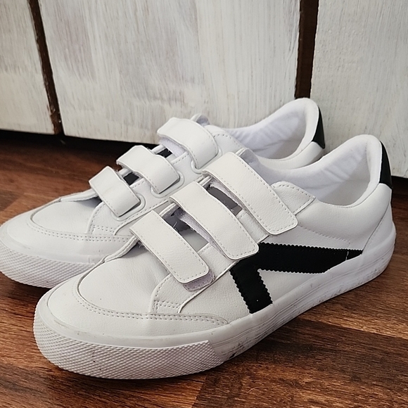 Rachel Zoe White Sneakers with Black Accents Size 8 - Picture 1 of 6